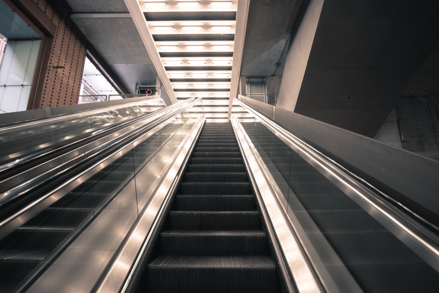 asansor-yuruyen-merdiven-uretiminde-caka-makinalari4