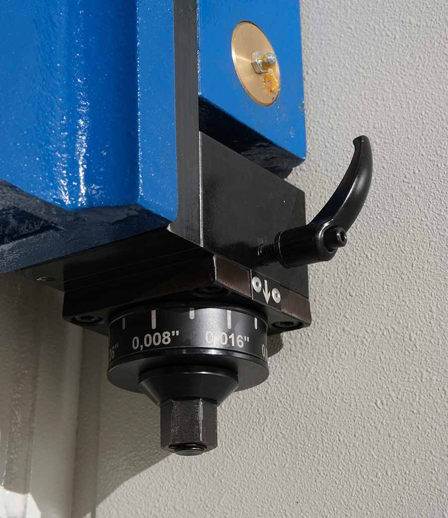 Standart manual and optional motorized folding beam height adjustment